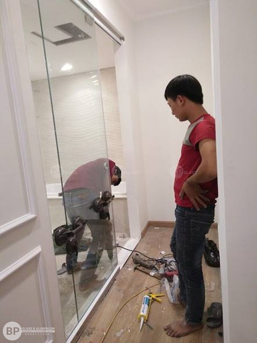 Lắp cửa kính lùa anh Duy P11 Timecity 
